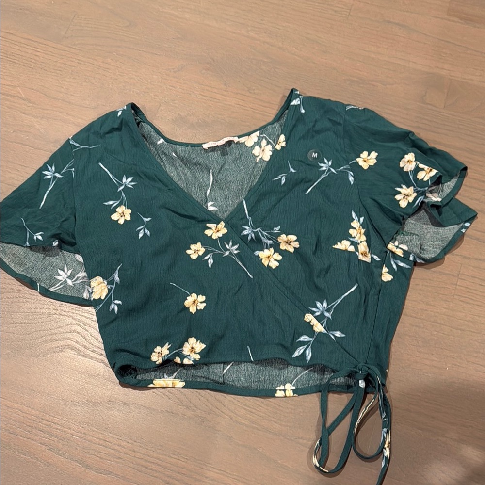 Multicolored V-Neck Flutter Sleeve Crop Top